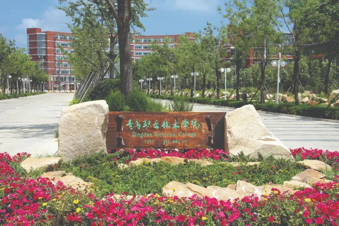 青岛职业技术学院 AI+集成电路实训室